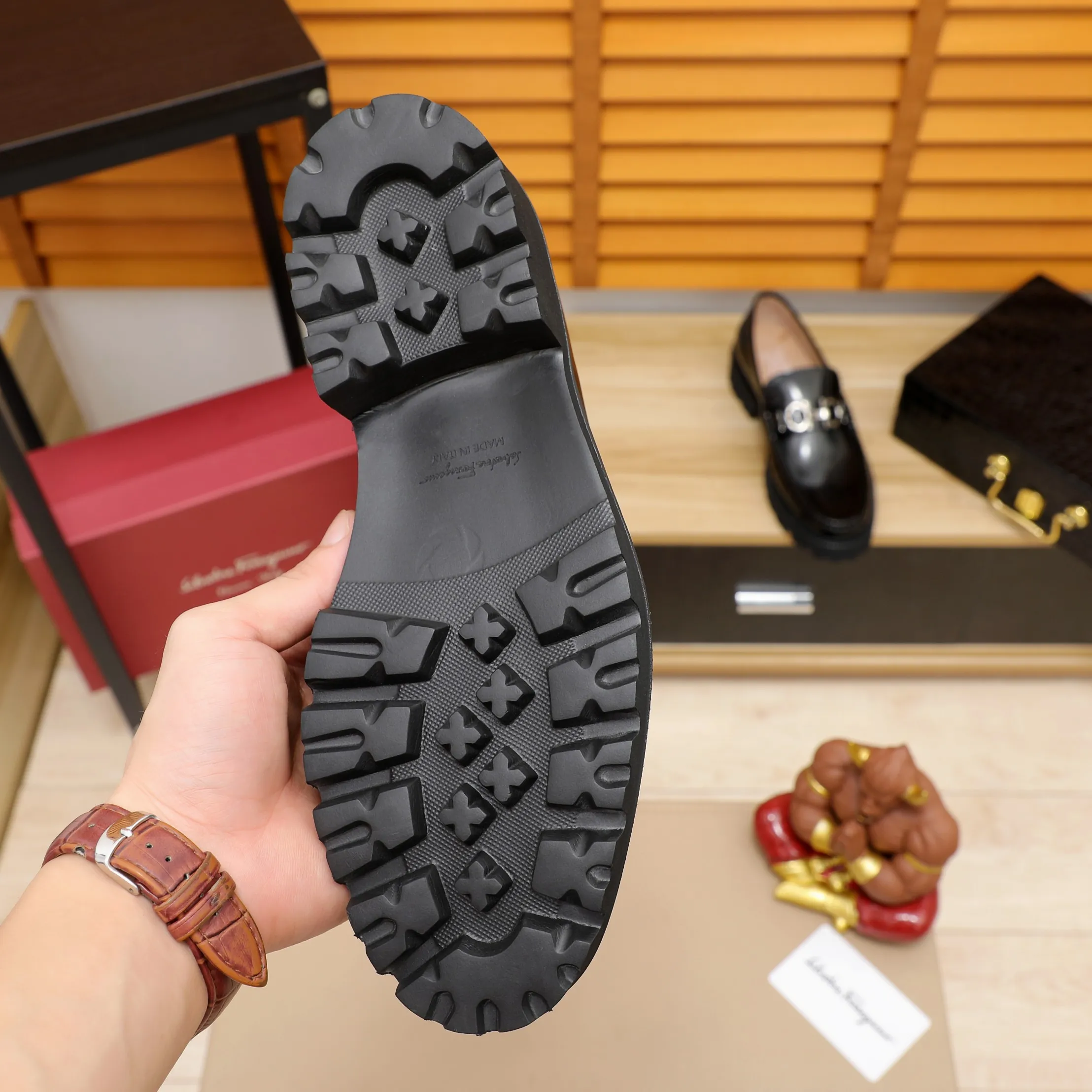 Men's shoes 💰500 🕷🕷🐂【Ferragamo】 Popular fashionable casual shoes🇨🇳Official website counter 1:1 production, original mold opening💯Good quality visible, imported high-end first-layer waxed calfskin, water-dyed🐂leather lining🌿very clear texture, high-quality waterproof, non-slip and wear-resistant outsole🎋high quality and low price, truly handmade🍓black color available! Code number 38-45……